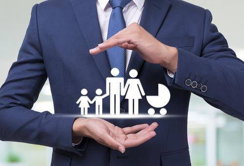 60歲以上老人買什麼保險好？一文搞定！